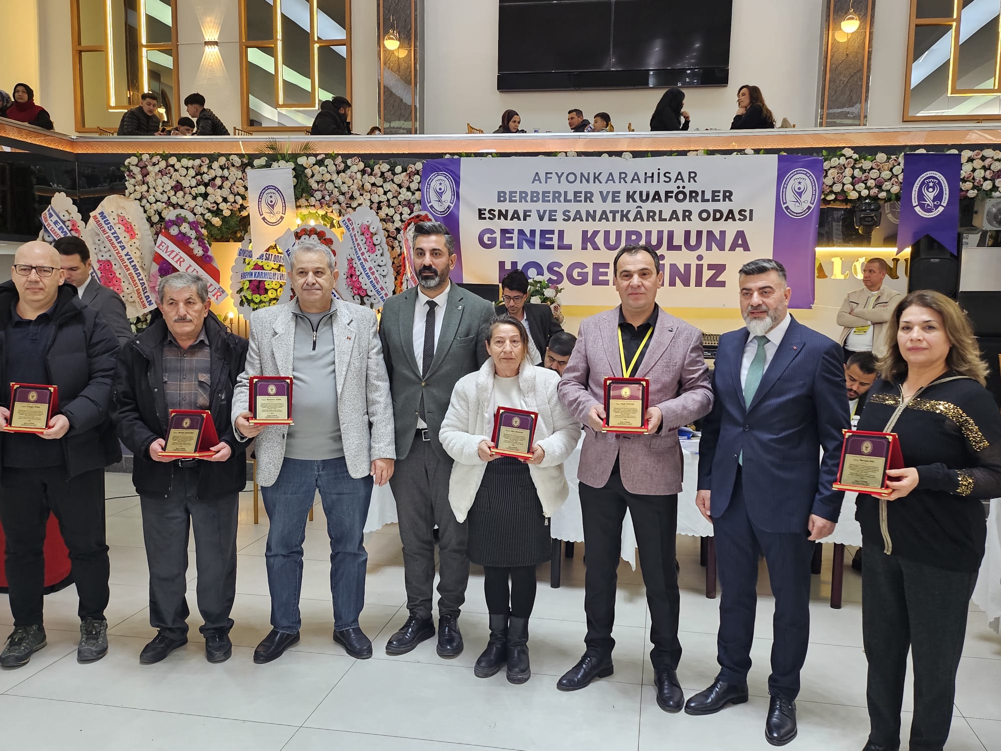 Afyonkarahisar Berberler ve Kuaförler Esnaf Odası’nda Suat UYGUR Güven Tazeledi