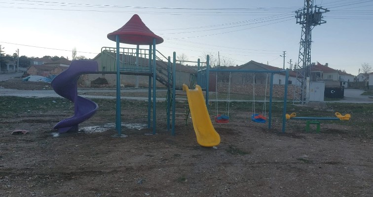 Vali Yiğitbaşı’ndan Yüreğil Köyü Çocuklarına Oyun Parkı Sürprizi
