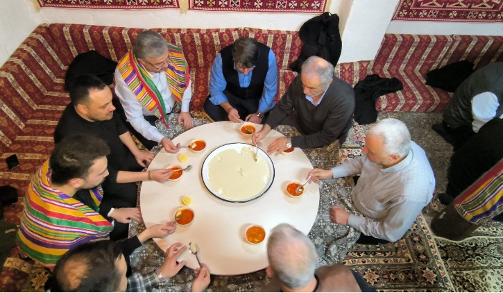 GENÇLERİMİZE MİLLİ VE MANEVİ DEĞERLERİMİZİ AKTARMALIYIZ