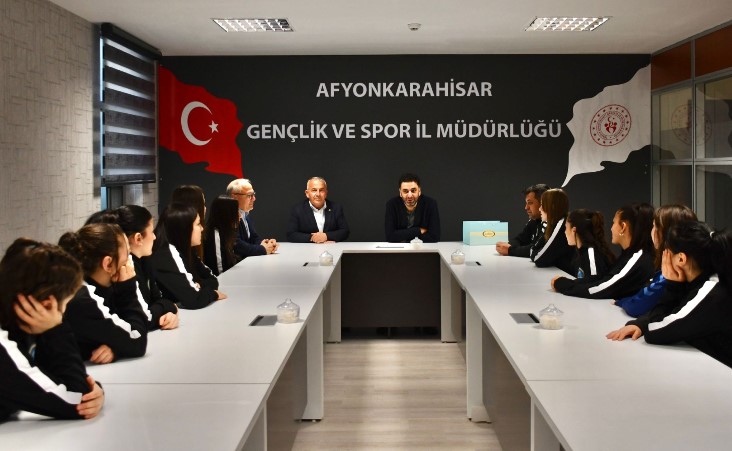 Milli Güreşçilerden İl Müdürü Aslan’a Ziyaret