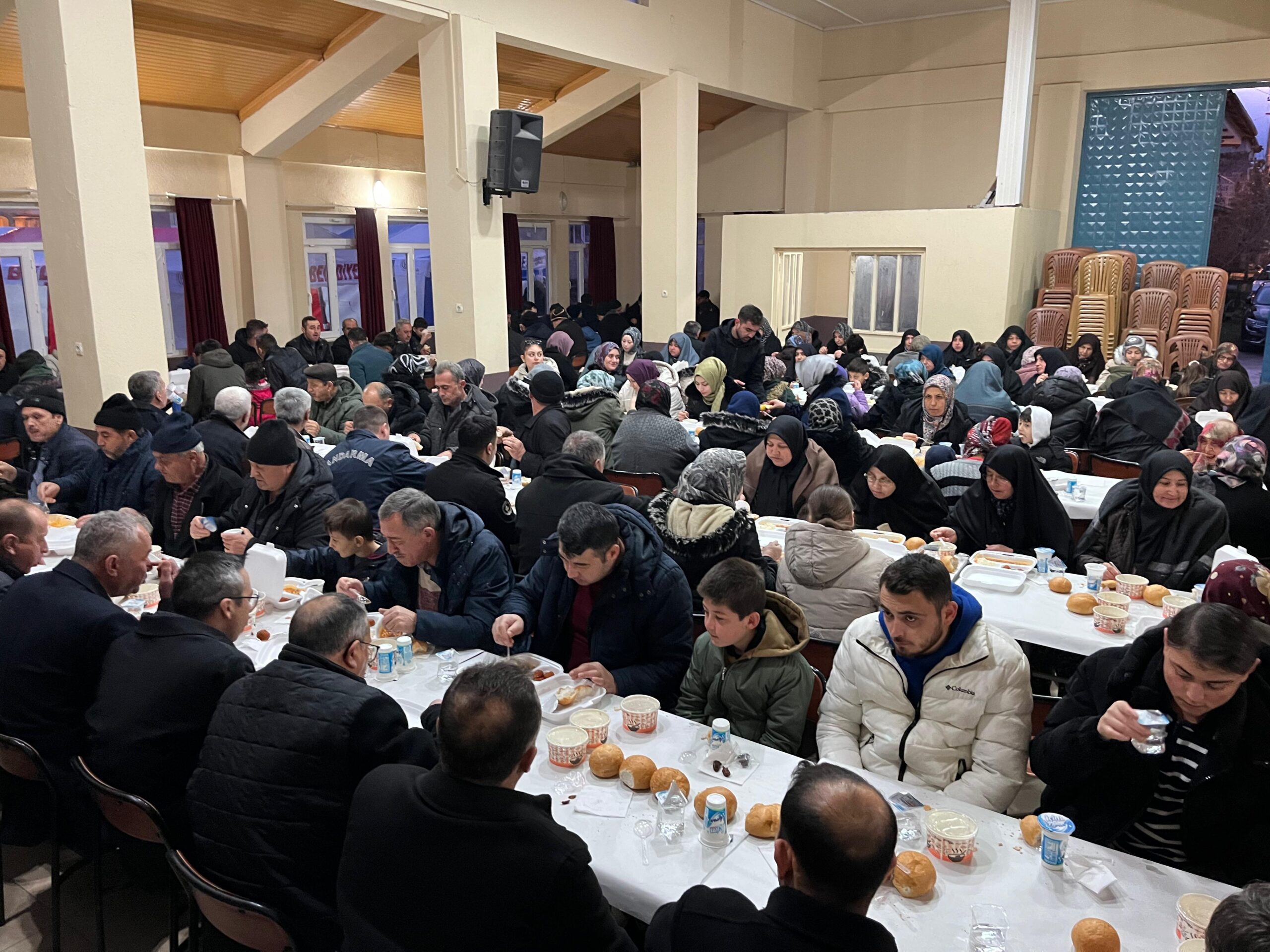 İhsaniye Belediyesi’nden Akören Mahallesi’nde  İftar Organizasyonu Düzenlendi.
