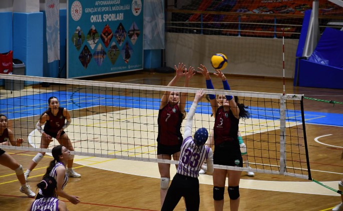 Kadınlar Bölgesel Lig Voleybol Müsabakaları Afyonkarahisar’da Başladı