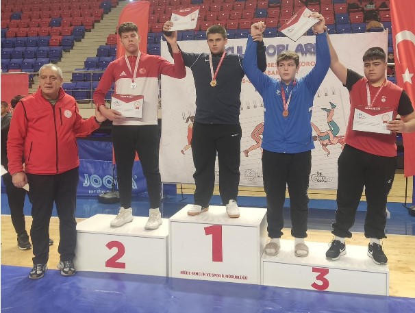 Afyonkarahisarlı Sporculardan Serbest Güreş Grup Müsabakalarında Önemli Başarı 