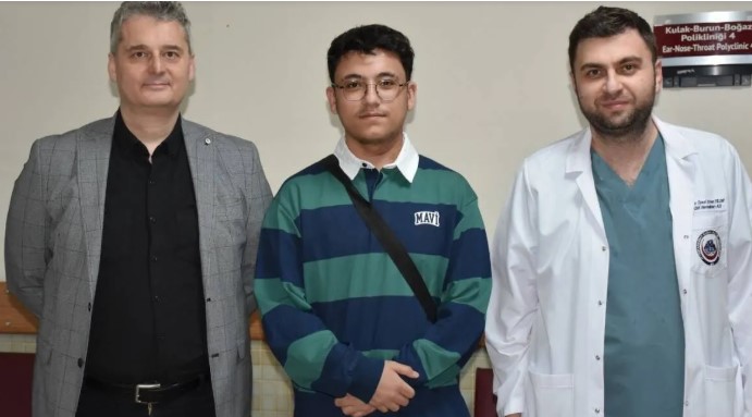 AFSÜ Hastanesi’nde Nadir Görülen Tümör Başarıyla Ameliyat Edildi