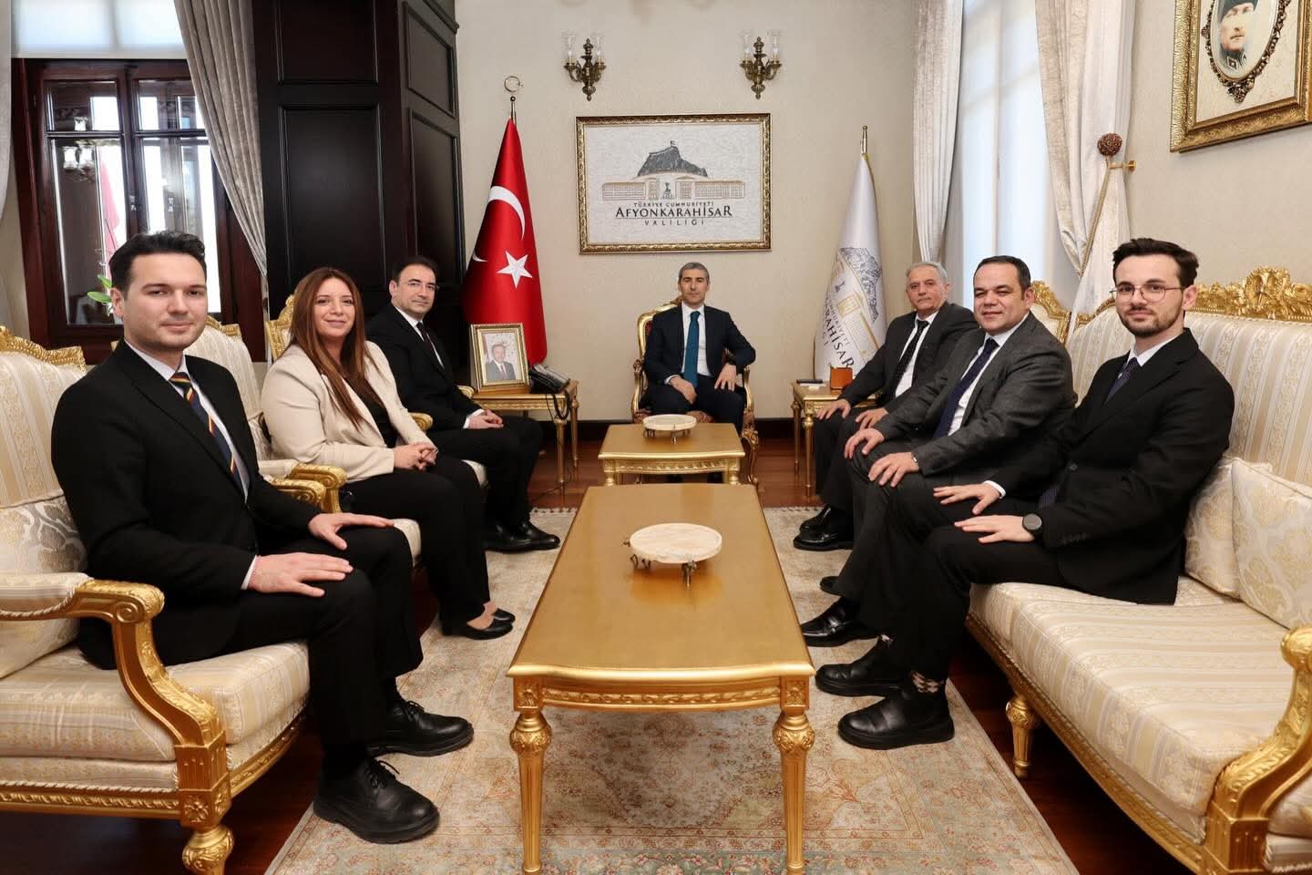 TV3 yöneticileri, Afyonkarahisar Valisi Dr. Naci Aktaş’a hayırlı olsun ziyaretinde bulundu.