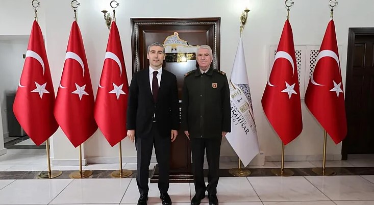 Kara Kuvvetleri Komutanlığı Lojistik Komutanı Tümgeneral Sinan Eren, Afyonkarahisar Valisi Dr. Naci Aktaş'ı ziyaret etti.