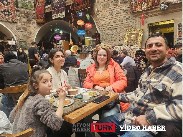 Tarihi Taşhan’da Hatay Künefe Lezzet Rüzgarı: Hatay’ın Meşhur Tatları Afyonkarahisar’da!