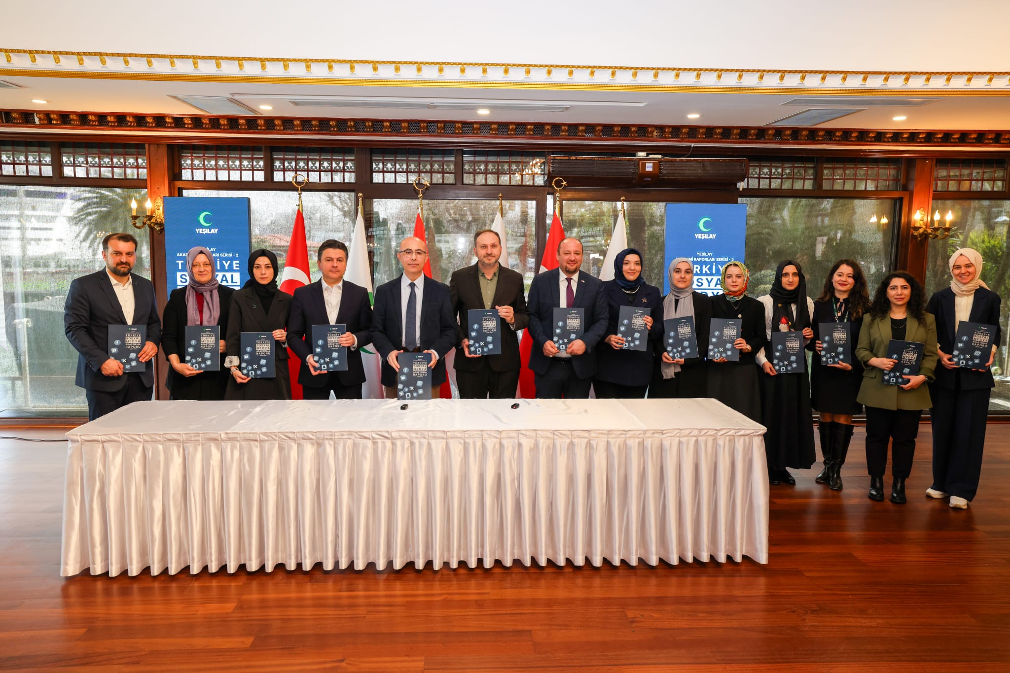 SOSYAL MEDYA HEM BAĞIMLILIK OLUŞTURUYOR HEM DİĞER BAĞIMLILIKLARA ZEMİN HAZIRLIYOR"