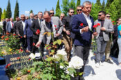 Manisa Soma’da 301 madenci karanfillerle anıldı