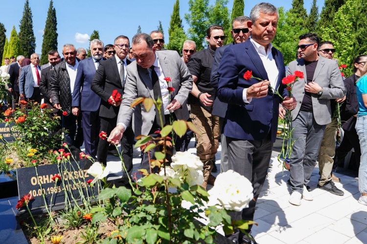 Manisa Soma’da 301 madenci karanfillerle anıldı