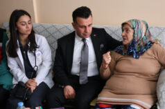 Erzurum'da bayram öncesi çınarların kapısı vefayla çalındı