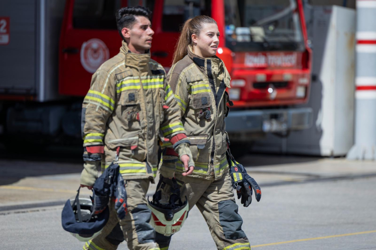 İzmir'de alevlerin içine 19’unda girdiler