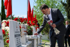 Bursa'da Başkan Vekili Biba'dan esnaf ve şehitlik ziyareti