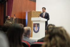 Bursa Yenişehir'de bayramlaşmada Başkan Özel'e doğum günü sürprizi