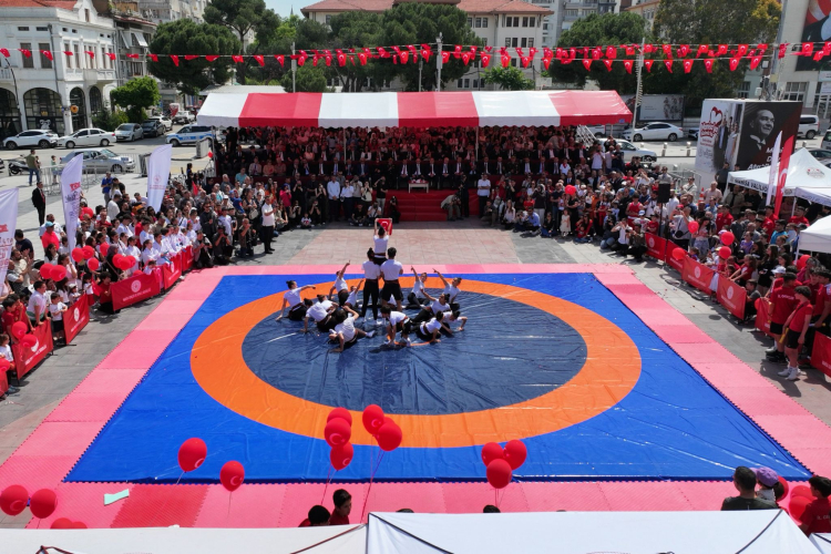 Manisa’da 19 Mayıs Coşkusu meydana taştı
