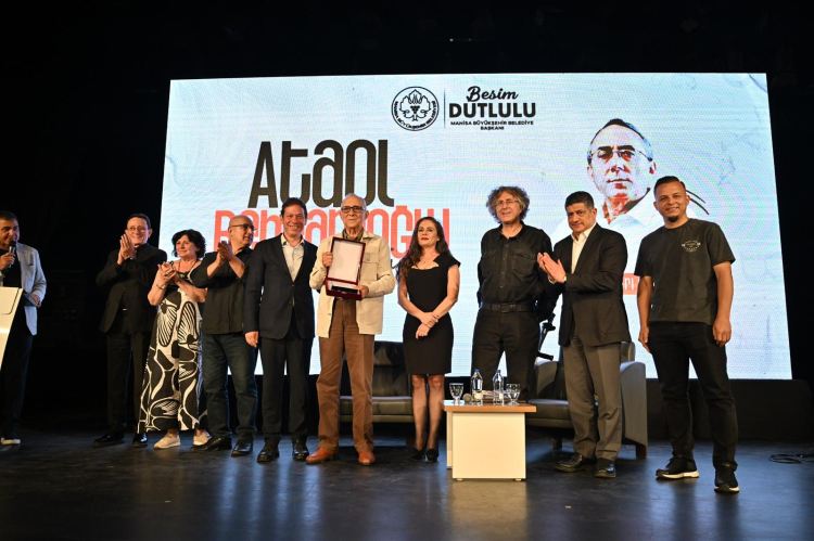 Ataol Behramoğlu Manisalılarla buluştu