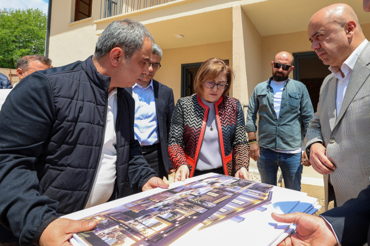 Gaziantep'te TCDD lojmanlarının restorasyonuna yakın mercek