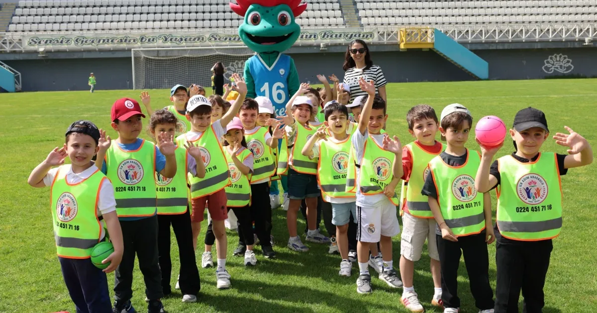 Bursa Nilüfer’de Spor Şenlikleri’nde sıra minik öğrencilerin