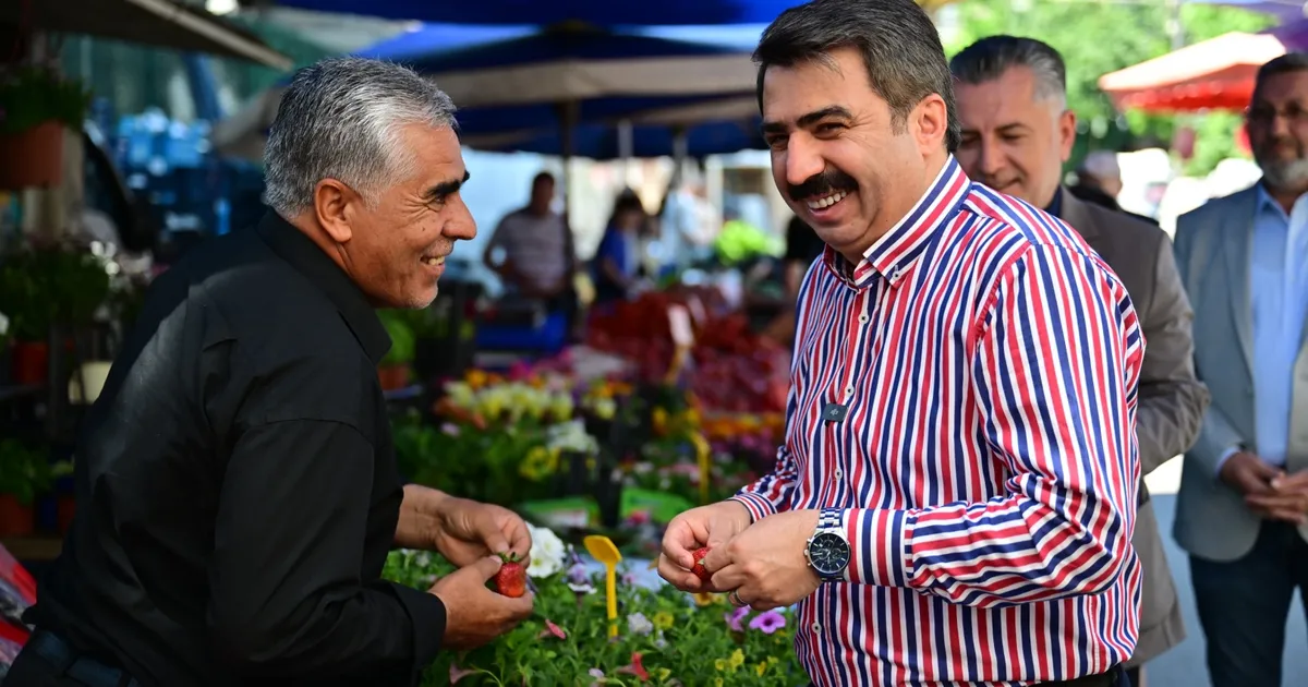 Bursa Yıldırım’da Başkan Yılmaz pazarda bayramlaştı