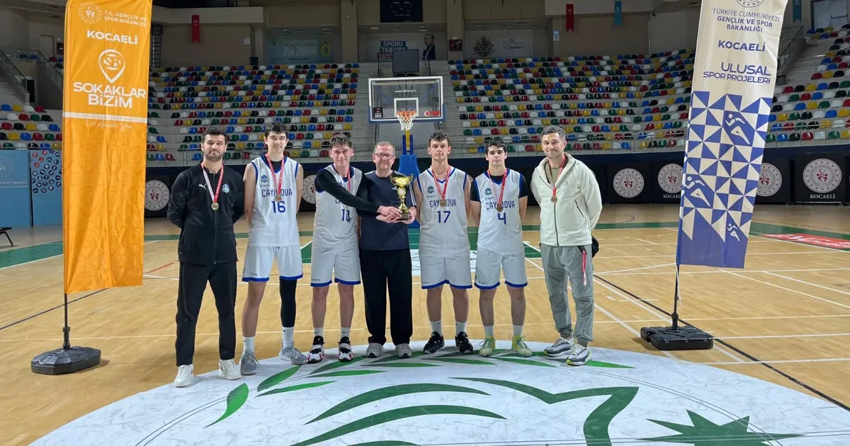 Çayırova Belediyesi’nin genç basketbolcuları Kocaeli şampiyonu