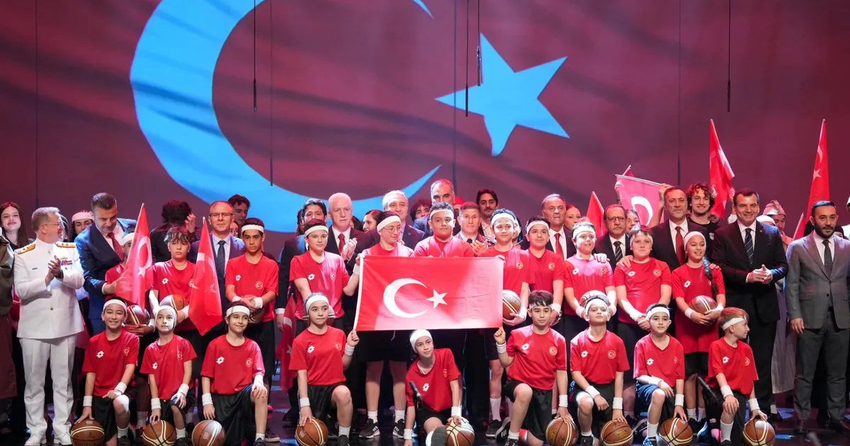 İstanbul AKM kırmızı-beyaza büründü – İGF HABER