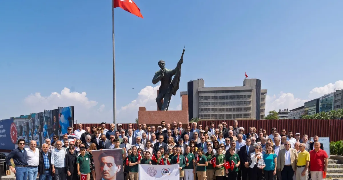 İzmir’de Hasan Tahsin, İlk Kurşun Anıtı’nda anıldı