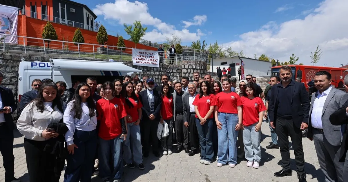 Kayseri Büyükşehir’den plaj voleybolu hediyesi