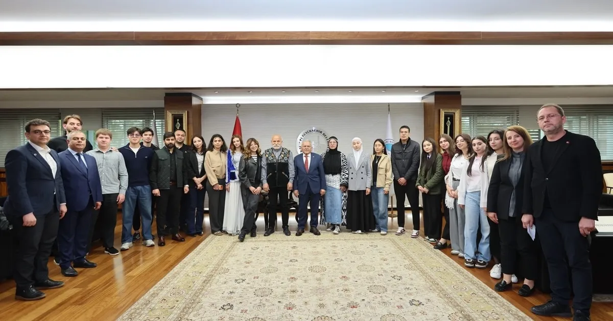 Kayseri’deki Türk Dünyası gençlerinden Başkan Büyükkılıç’a ziyaret