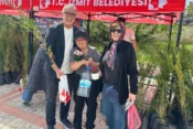 Kocaeli İzmit'te mezarlıklarda fide dağıtıldı