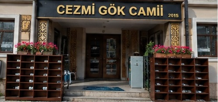 Ağrı'da elinde bez, gönlünde hizmet… Cesim Hoca camiyi bayrama hazırladı