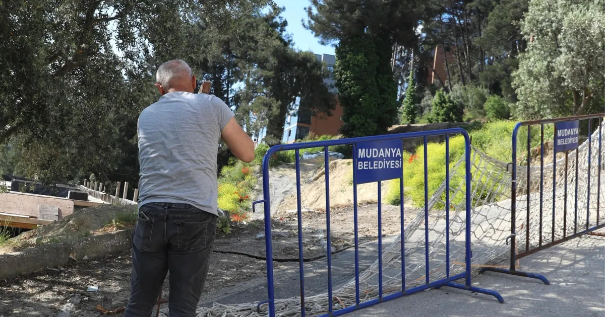 Mudanya Yeni Mahalle’de toprak kayması!