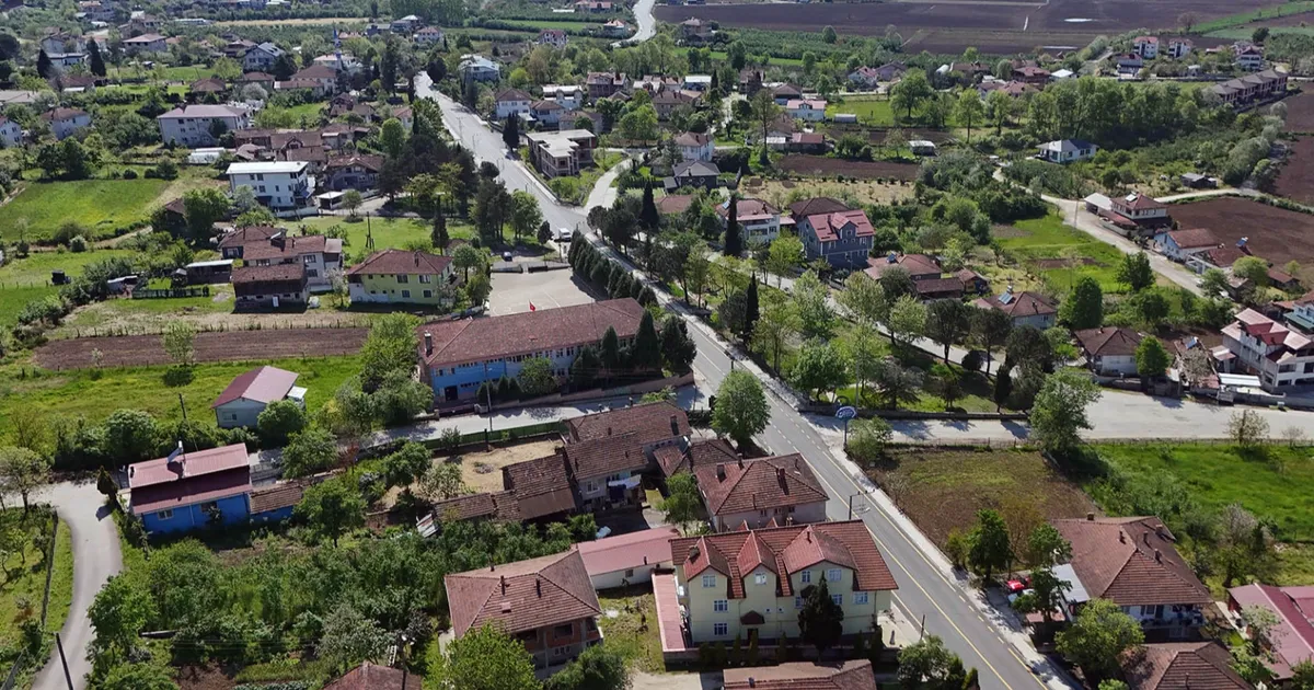 Sakarya Akyazı’nın 3 mahallesi sıcak asfaltta buluştu