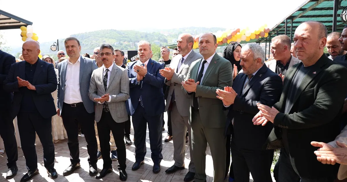 Sakarya Geyve’de Nehir Cafe hizmete açıldı