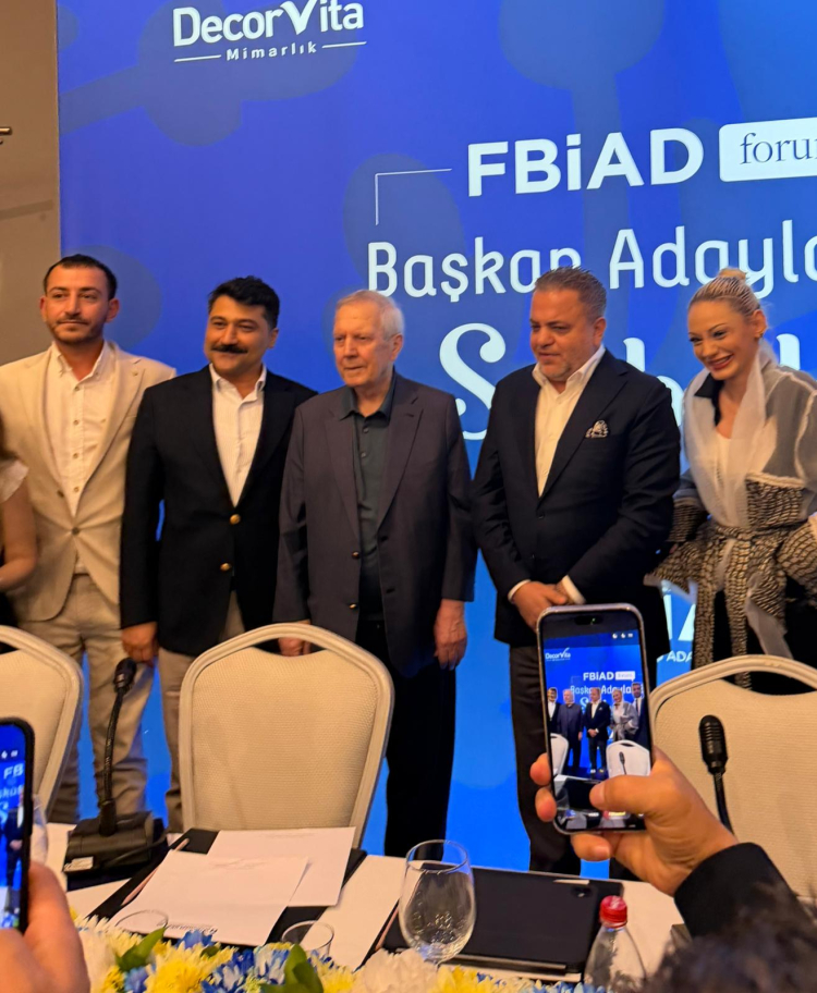 FBİAD Forumu'na Yoğun Katılım: Başkan Adayı Aziz Yıldırım ve File Bekçisi Nevide Çiçek