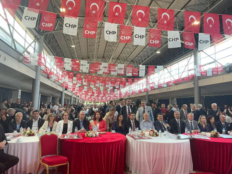 Bursa'da CHP'den Kılıçdaroğlu ve Sarıbal'a mezar taşlı protesto