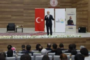 Yazar Yenişehirlioğlu gençlerle buluştu