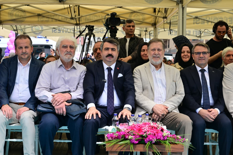 Bursa Yıldırım’da Erguvan Bayramı coşkusu sona erdi