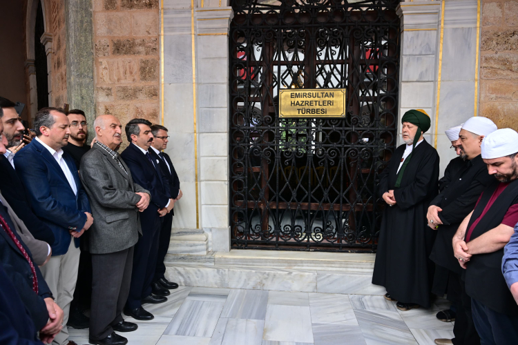 Bursa Yıldırım'da erguvan coşkusu