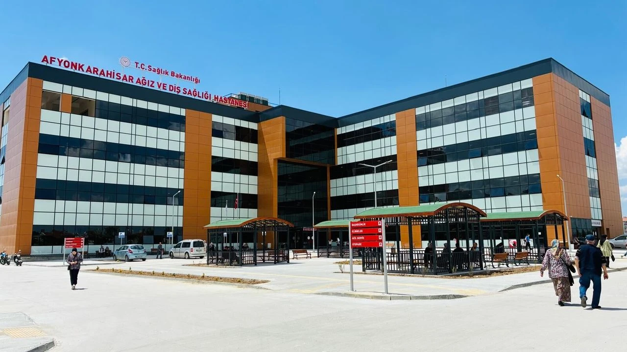 Ağız Ve Diş Hastanesi’nden göndermeli mesaj: 14 yıldır 7 gün 24 saat kesintisiz acil diş hizmeti sunuyoruz
