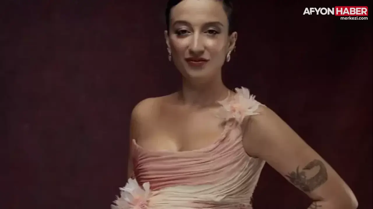 Melike Şahin ‘Ölmem Ölemem’ ile listeleri altüst etti