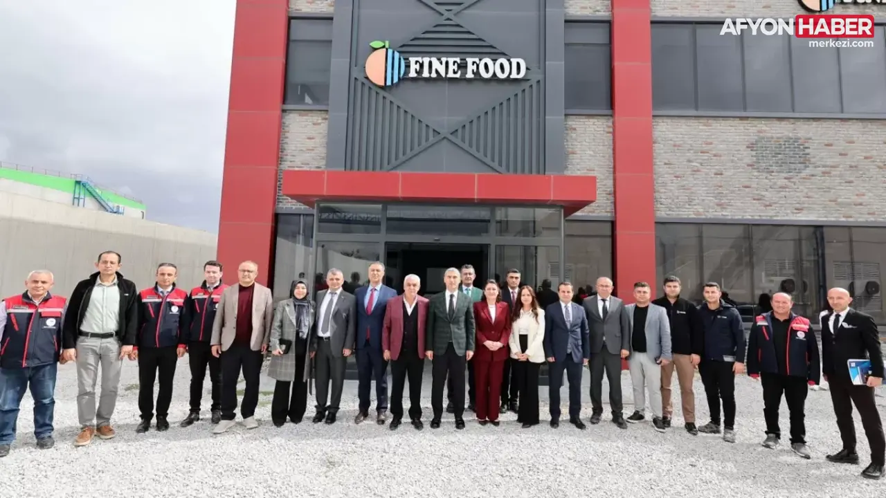Afyonkarahisar Valisi Dr. Naci Aktaş Emirdağ OSB’deki Fabrikada İncelemede Bulundu