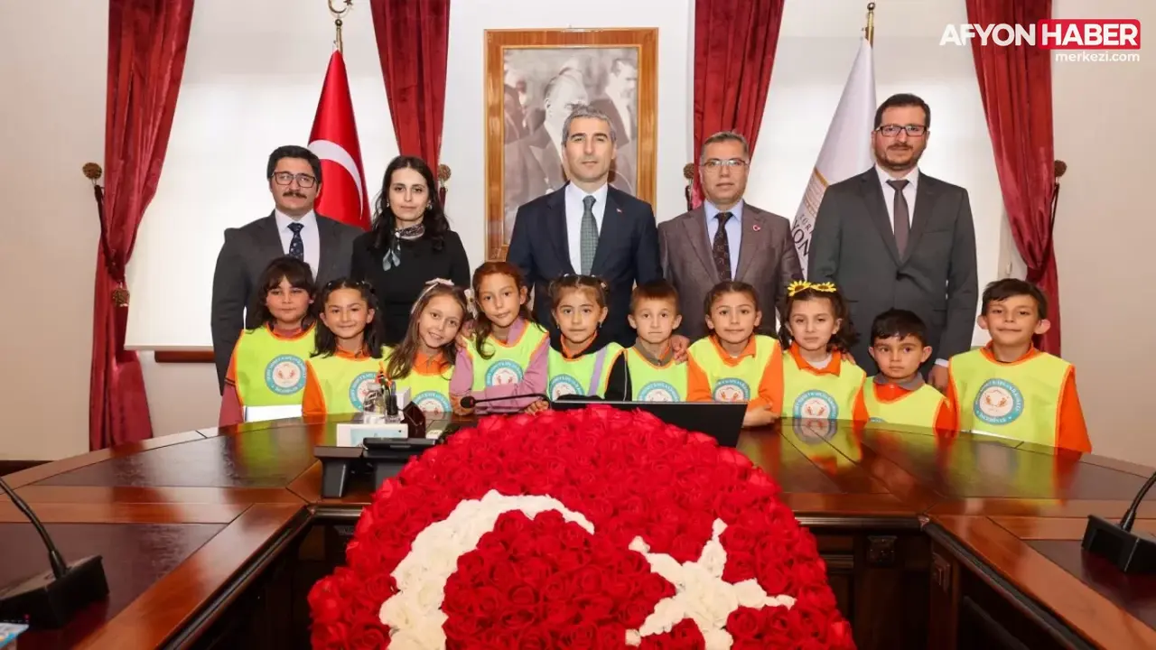 Minik Öğrencilerden Atık Kâğıtlardan Geri Dönüşümlü Afyonkarahisar Kitabı