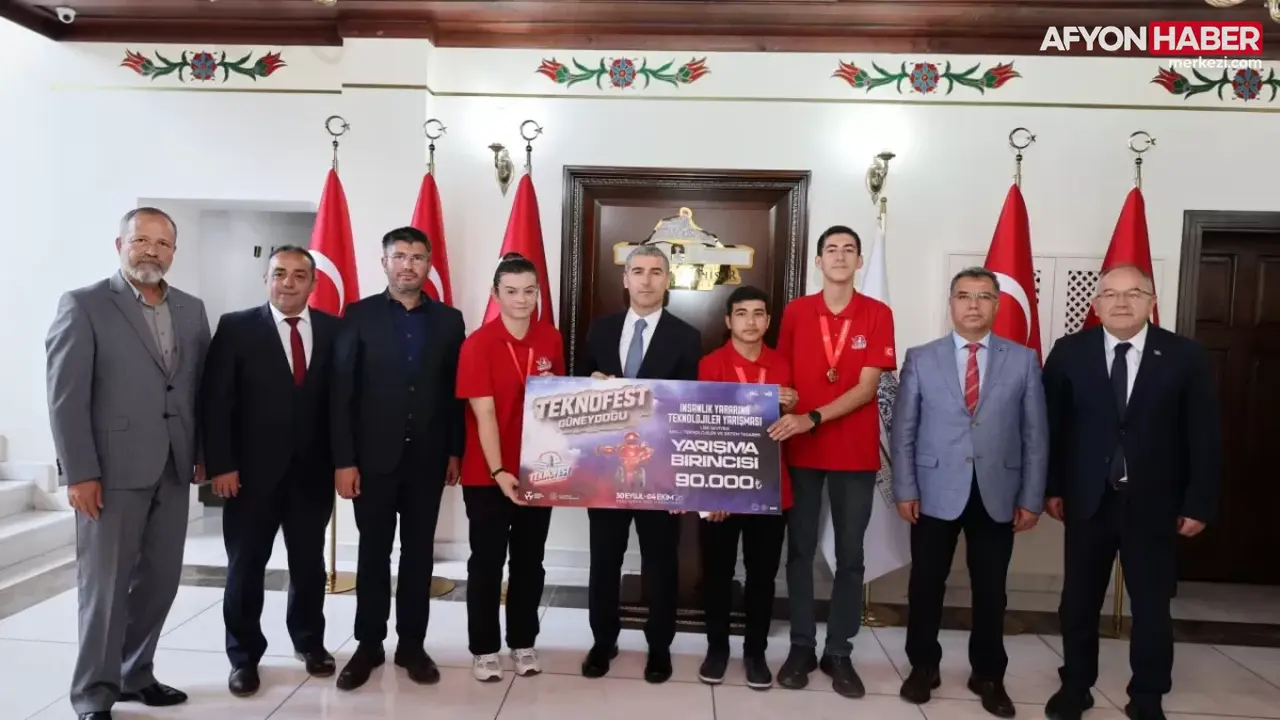 TEKNOFEST 2026 Şampiyonu Sayar-Tech Takımı Afyonkarahisar Valisi Dr. Naci Aktaş’ı Ziyaret Etti
