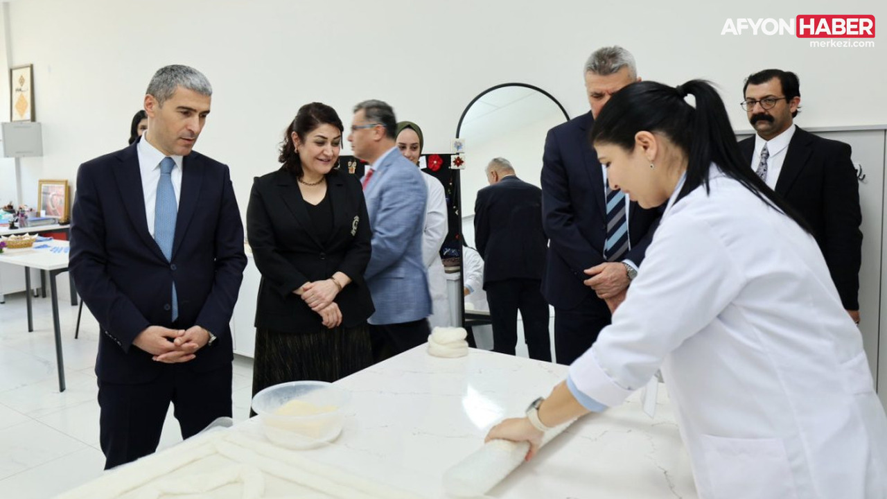 Afyonkarahisar Valisi Dr. Naci Aktaş Olgunlaşma Enstitüsü'nü Ziyaret Etti - Detay Görsel 1