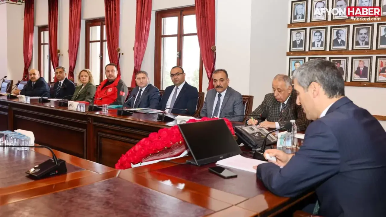 Afyonkarahisar Valisi Dr. Naci Aktaş Başkanlığında Kurum İçi Değerlendirme Toplantısı Gerçekleştirildi