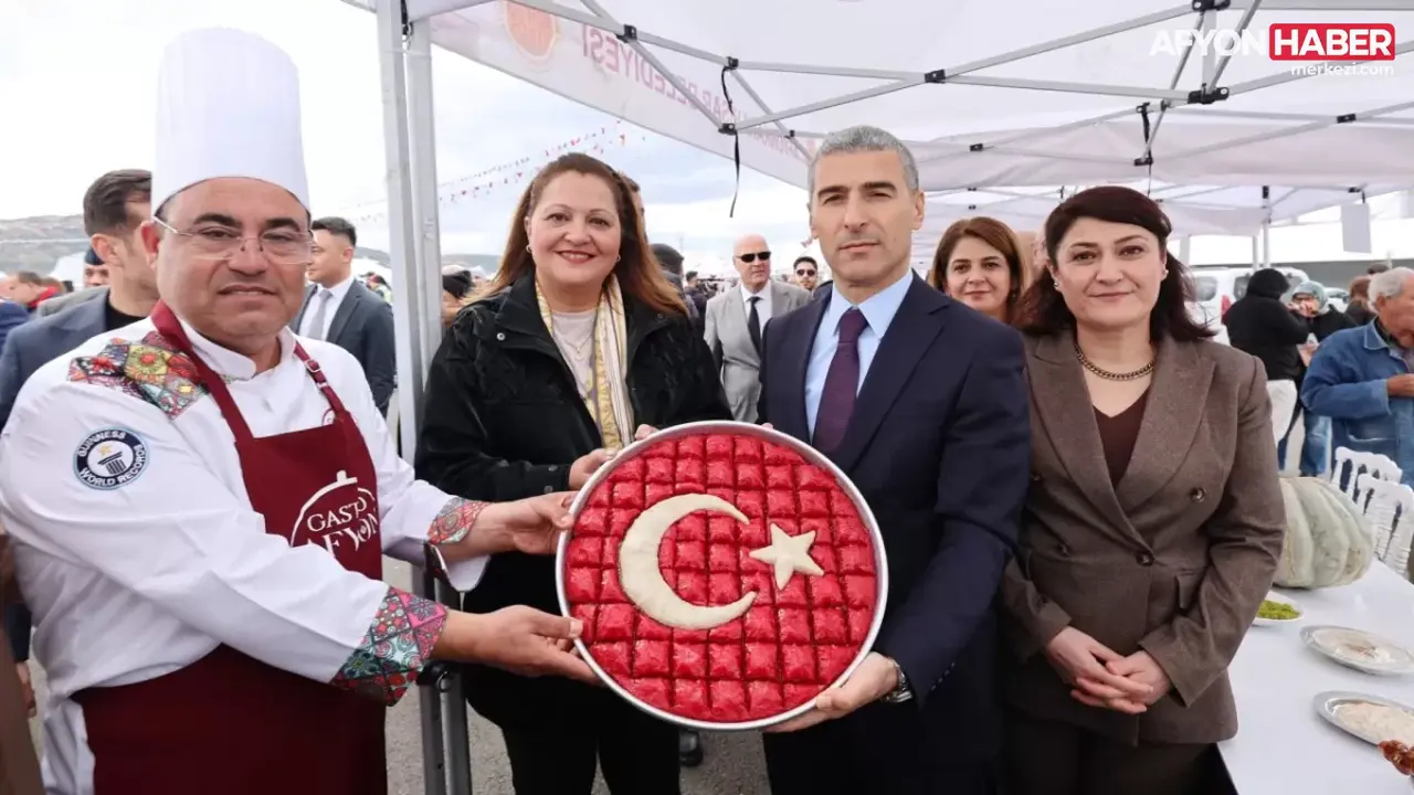 Afyonkarahisar Valisi Dr. Naci Aktaş 8. Gastro Afyon Festivali’nde Anadolu’nun Yöresel Lezzetlerini İnceledi