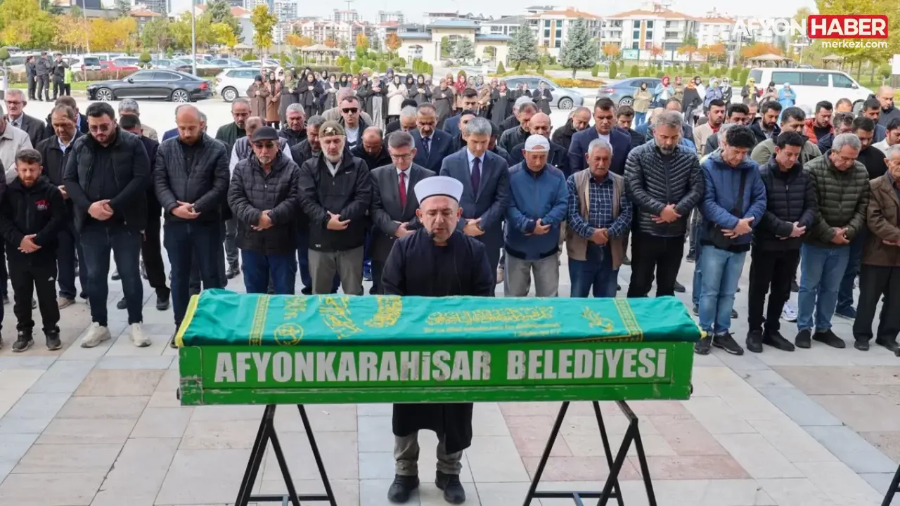 Afyonkarahisar Valisi Dr. Naci Aktaş, Vefat Eden Defterdarlık Personeli İçin Saf Tuttu
